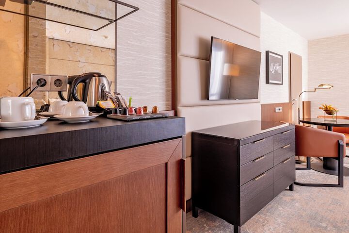 Room 45 of 457
