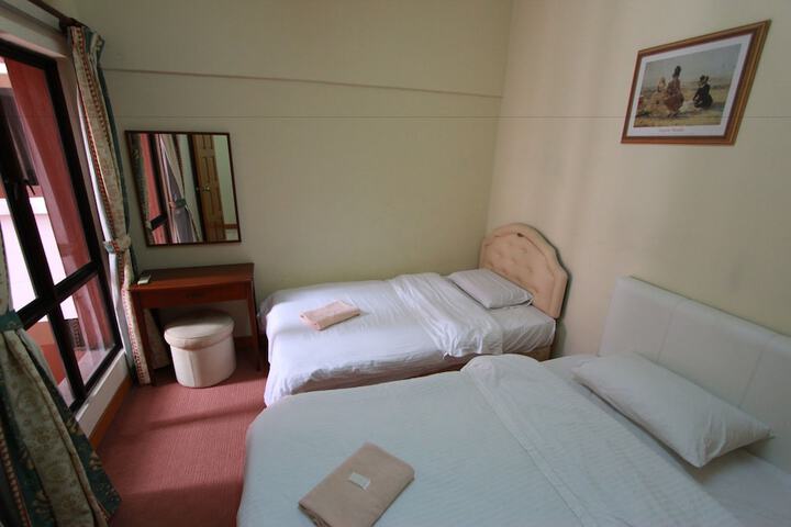 Room 27 of 270