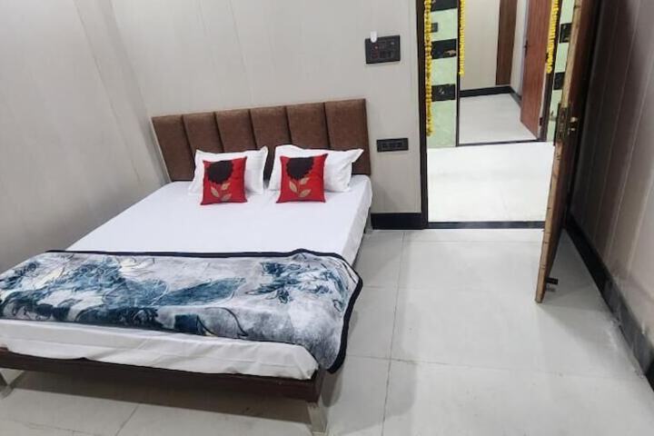Room 7 of 11