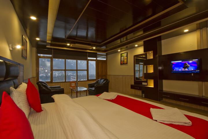 Room 7 of 26