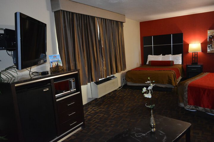1 Queen Bed (20 of 23)