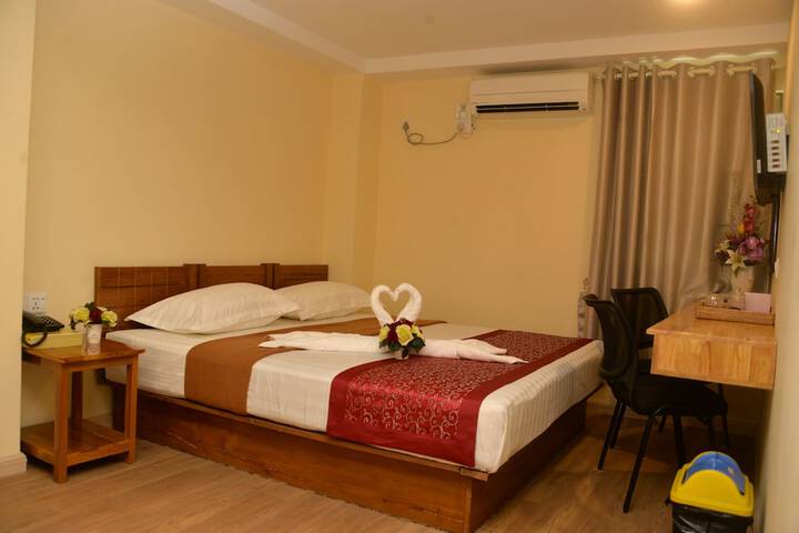 Room 8 of 28