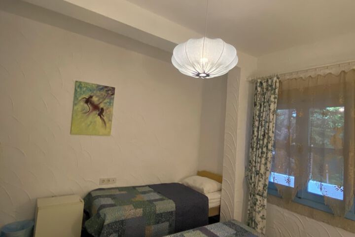 Room 9 of 48