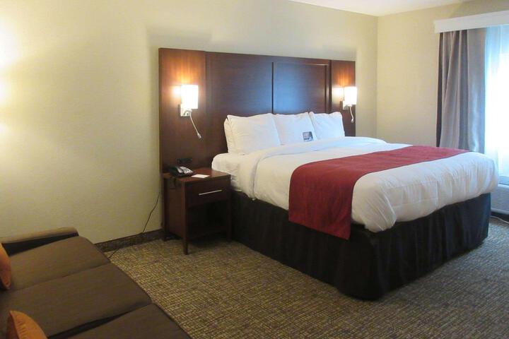 1 King Bed (12 of 16)