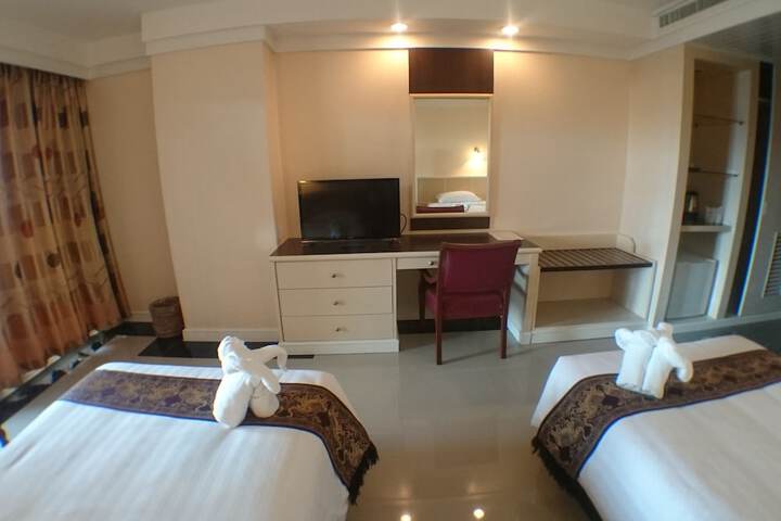 Room 12 of 73