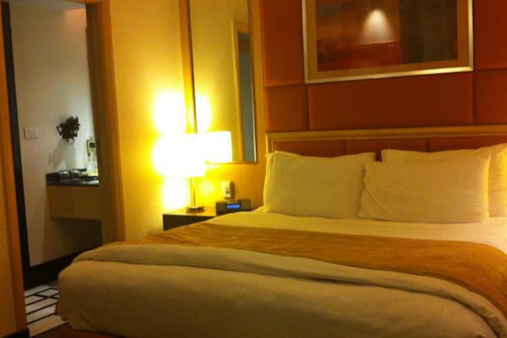 Room 3 of 33