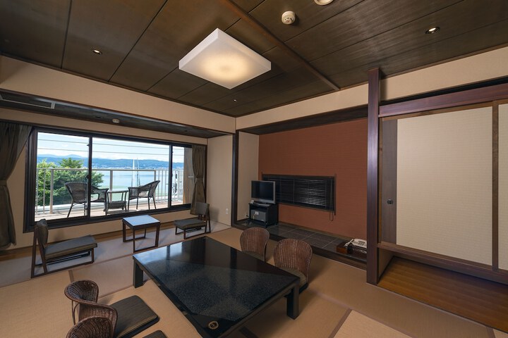 Room 6 of 34