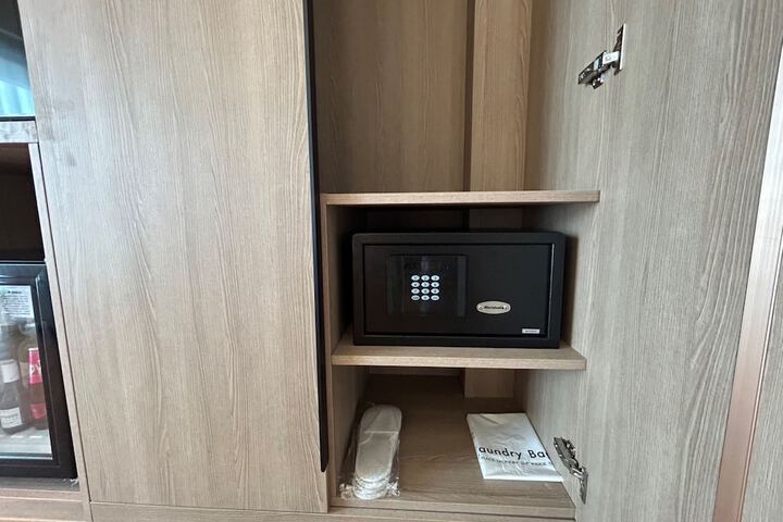 Room 17 of 125