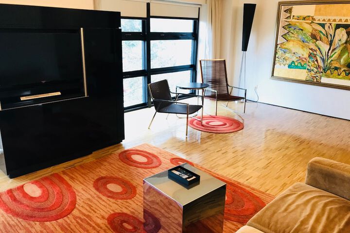 Room 9 of 75