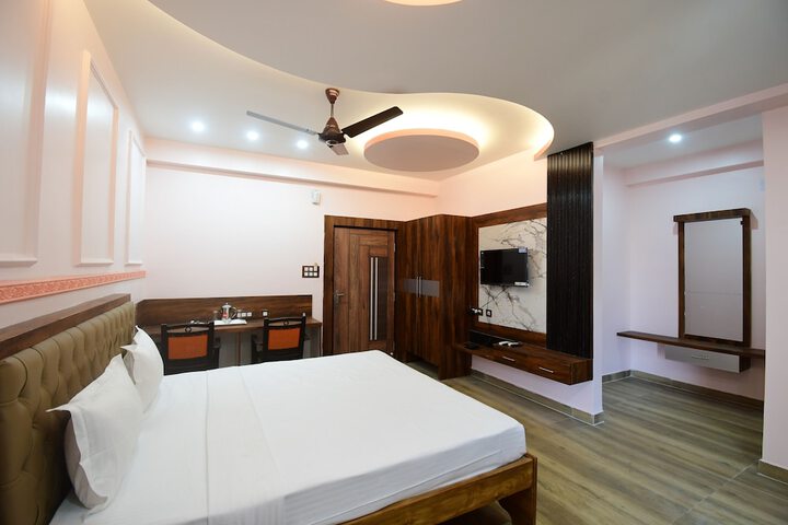 Room 12 of 25