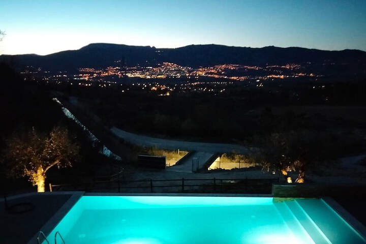 Pool 12 of 33