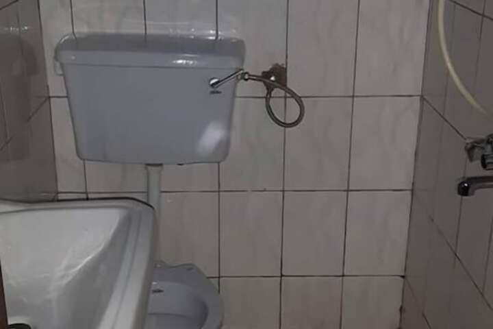 Room 12 of 25