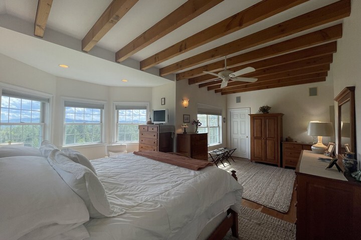 Room 3 of 91