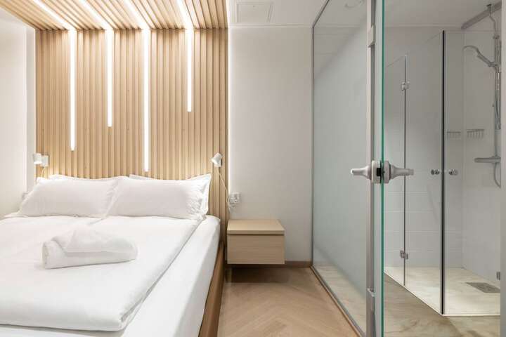 Room 10 of 75