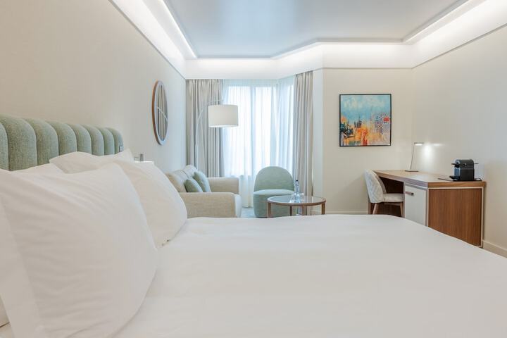 Room 26 of 172