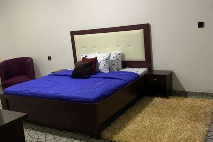 Room 6 of 33