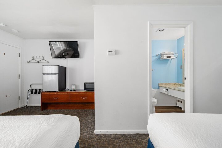 1 Queen Bed Upper Floor (8 of 28)