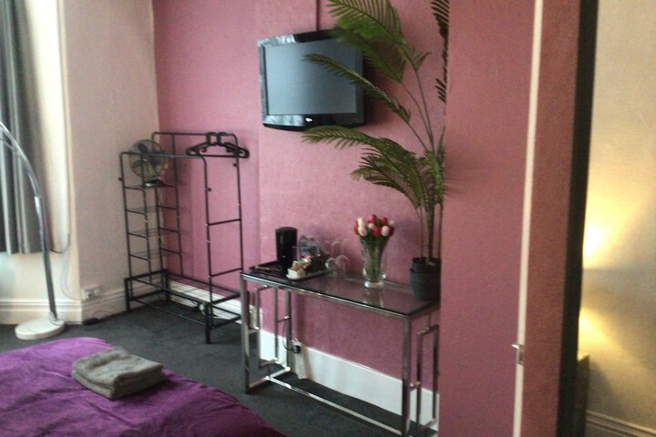 Room 7 of 10