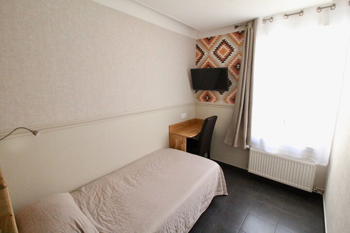 Room 52 of 71