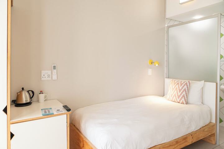 Room 57 of 148
