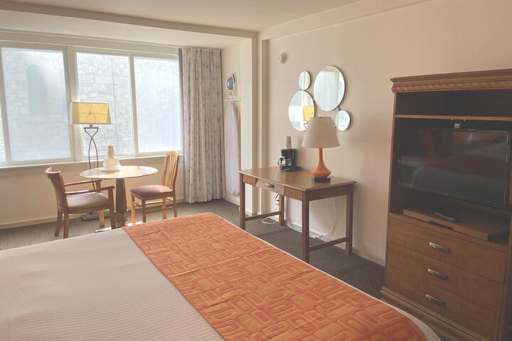 1 King Bed (1 of 4)