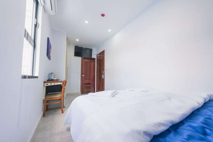 Room 43 of 148