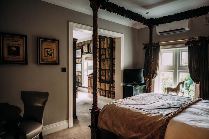 Room 30 of 74