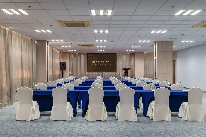 Ballroom/Hall 63 of 82