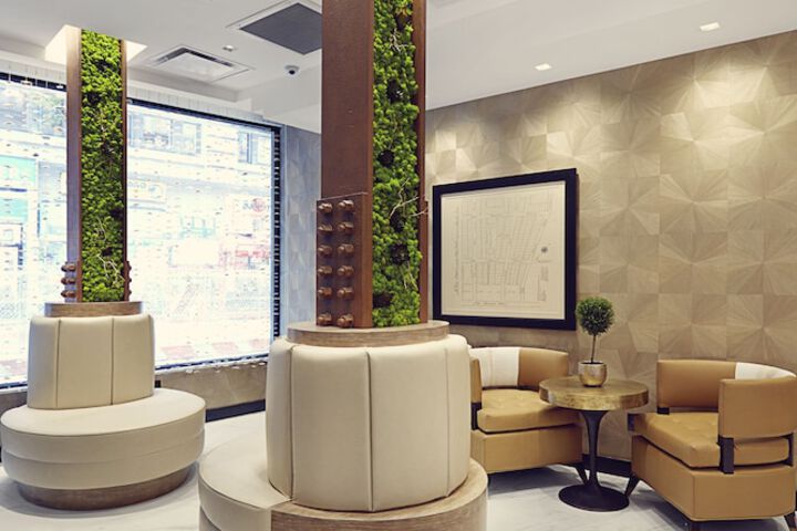 Lobby lounge