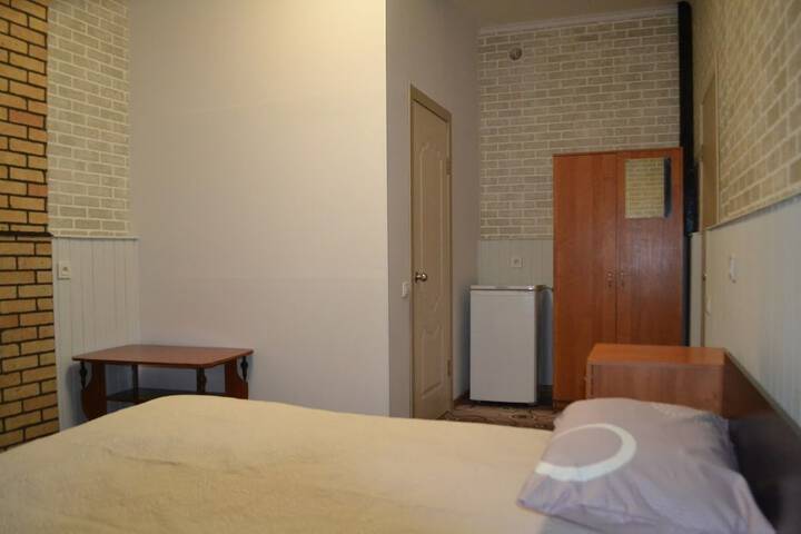 Room 6 of 12