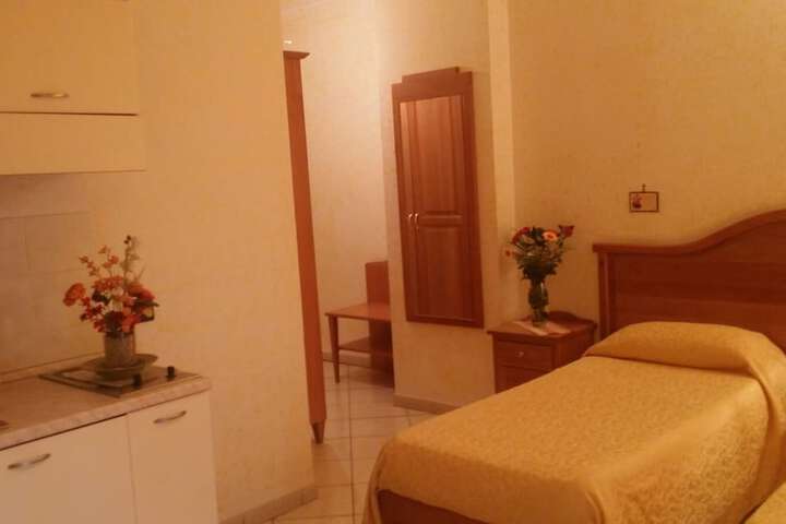 Room 2 of 48
