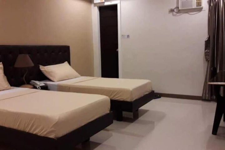Room 9 of 31