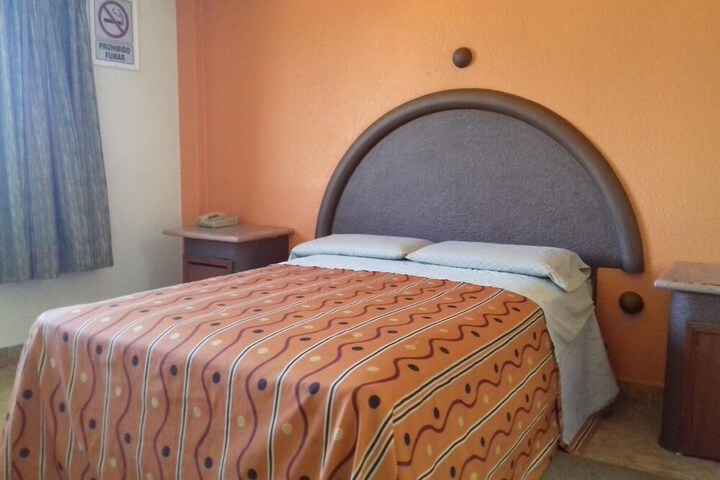 Room 12 of 34