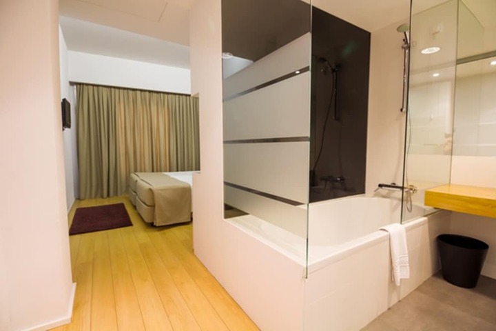 Room 12 of 38
