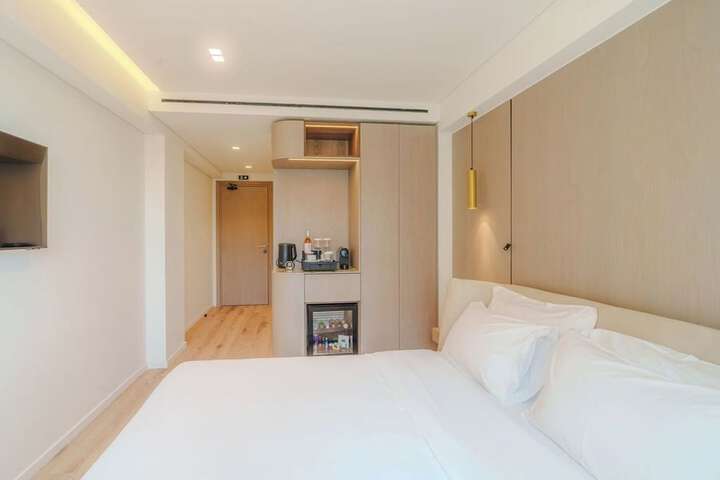 Room 15 of 109