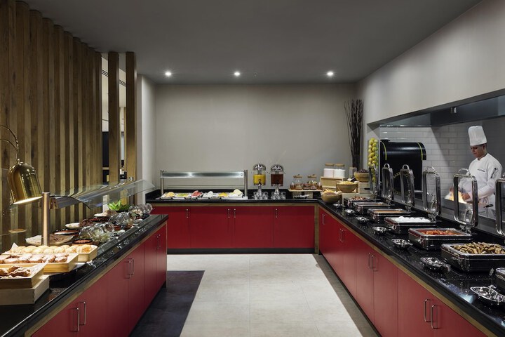 Dining 80 of 112