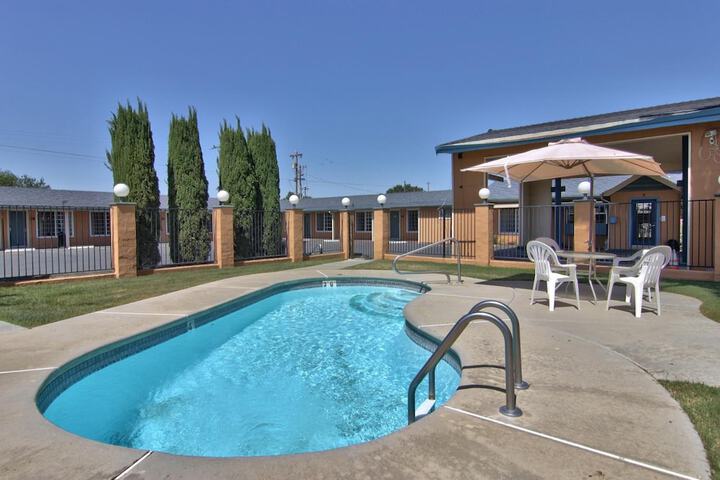 Pool 20 of 29