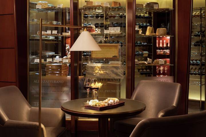 Lounge 50 of 62