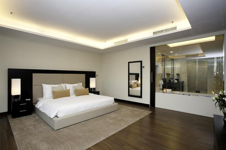 Room 43 of 218