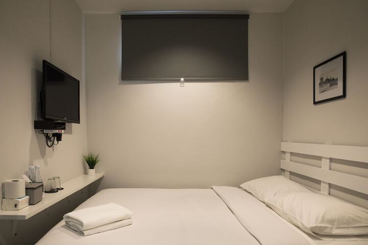 Room 26 of 142