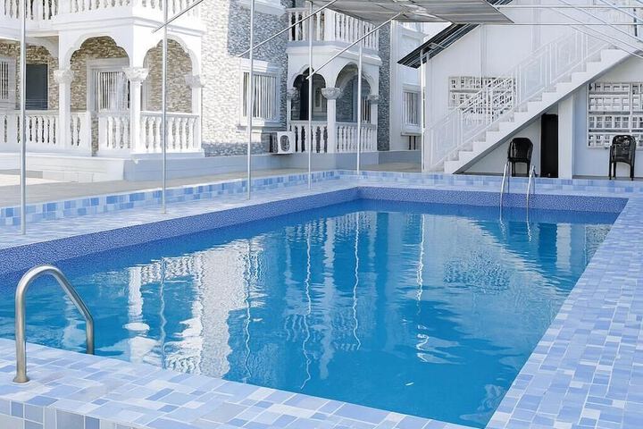 Pool 4 of 6