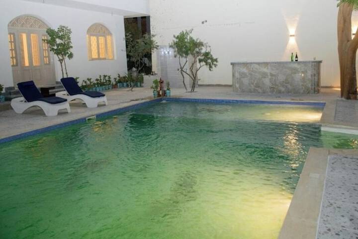 Pool 25 of 44