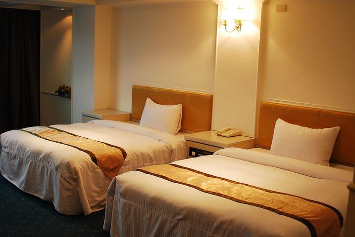 Room 12 of 40