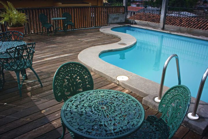 Pool 10 of 28