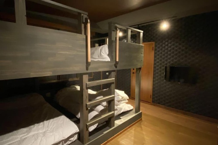 Room 12 of 60