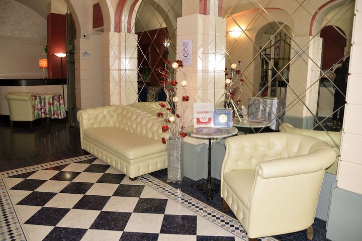 Entrance & Lobby