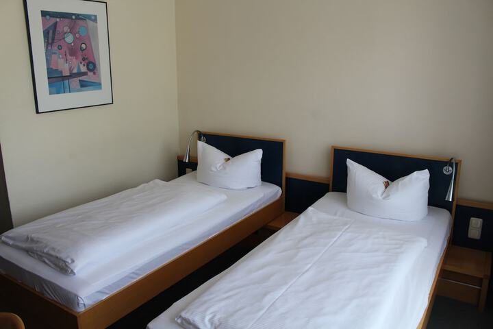 Room 6 of 42