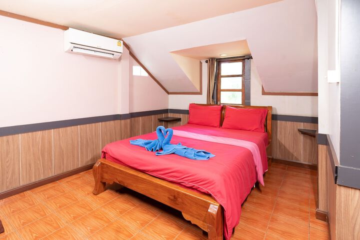 Room 5 of 95