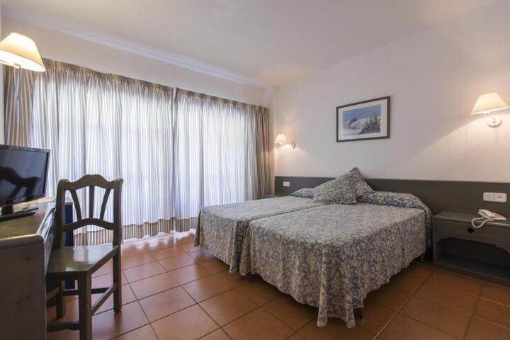 Room 2 of 4