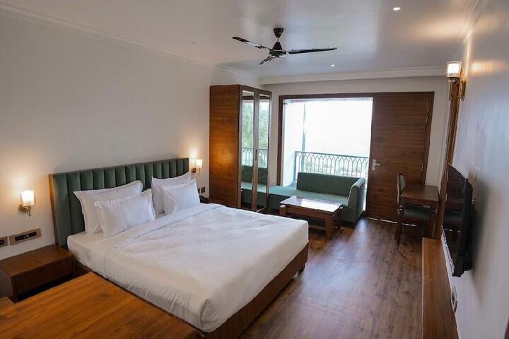 Room 2 of 18